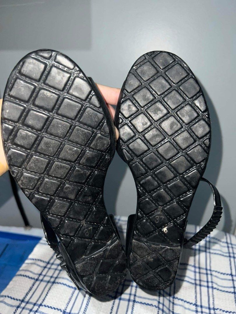 Chanel black jelly sandals best sale