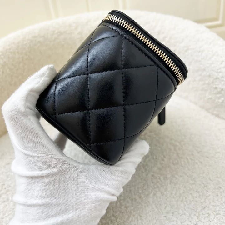 black chanel vanity case bag