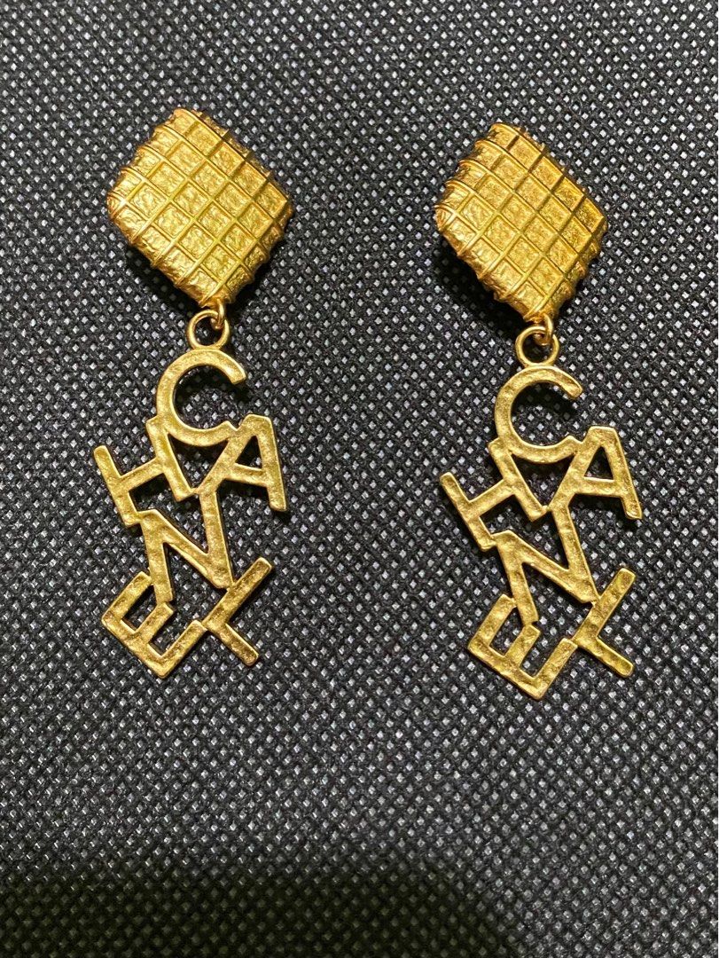 Chanel letter sales drop earrings
