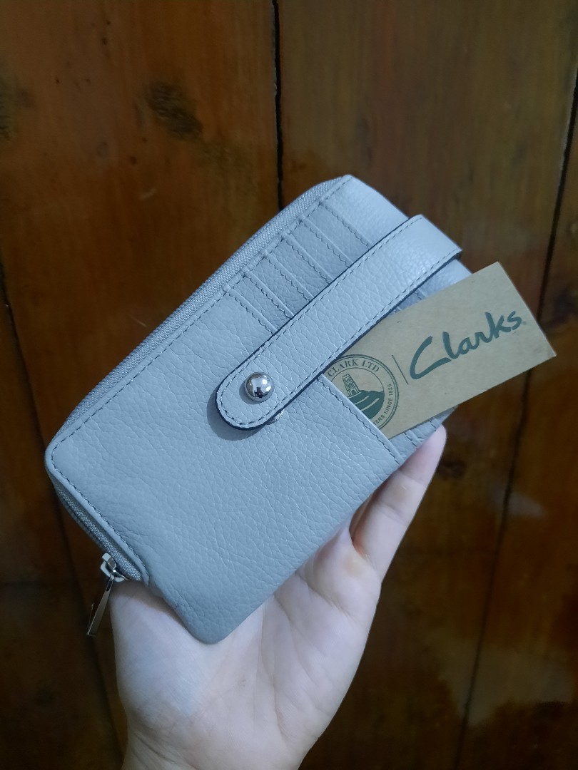 Clarks Wallet Card Holder, Women's Fashion, Bags & Wallets, Wallets ...