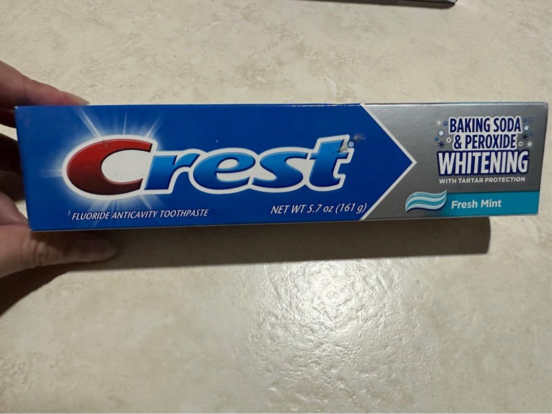 Crest baking soda whitening toothpaste (Fresh Mint), Beauty & Personal
