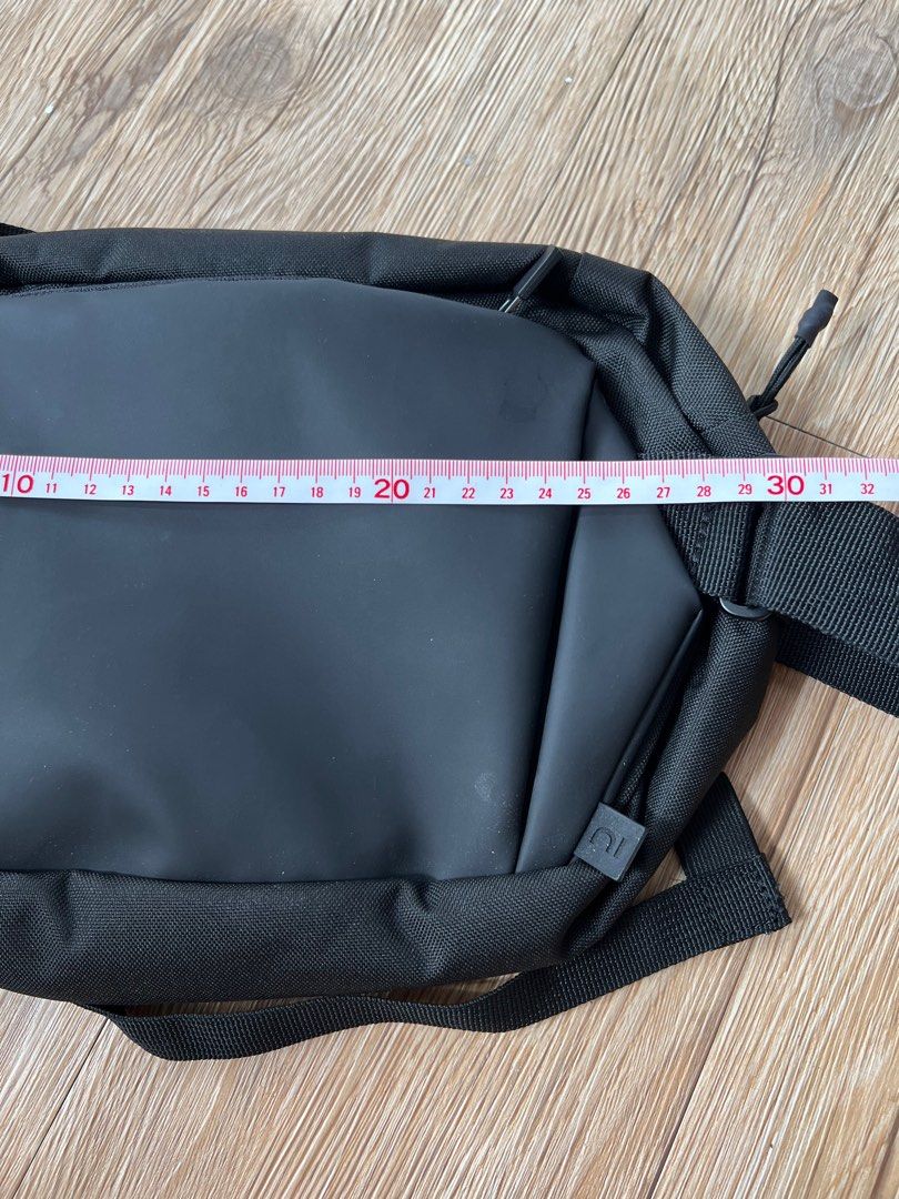 Decathlon Jog Messenger迪卡儂跑步弓箭包, 他的時尚, 包, 背包在旋轉拍賣