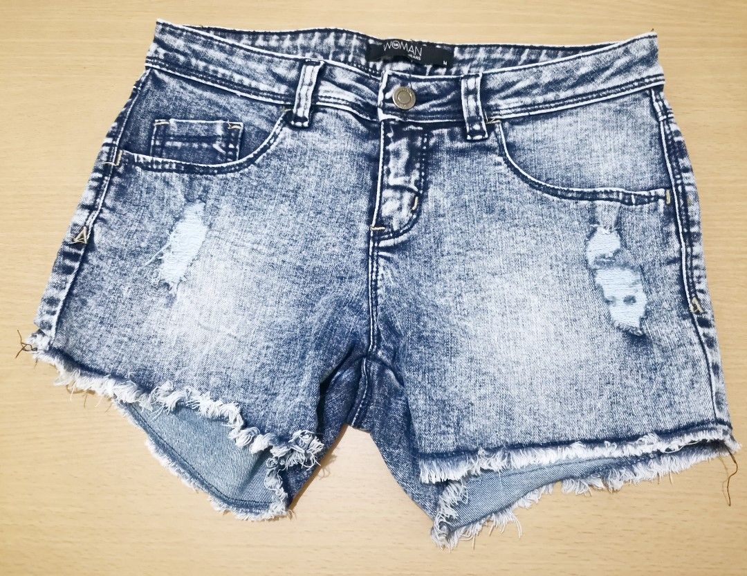 Denim Shorts (Category: Shorts) located in Davao. Submitted by allthatstuff (Listing ID 1258475043, Image 1). Description: Well used but still in good condition No issues/flaws L 10 inches, W 14.5 (when laid flat) Payment plus SF if delivery.