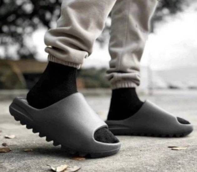 👍全新展示福利品】Аdidаs Yeezy Slide HQ6448黑色(US8), 他的時尚, 鞋