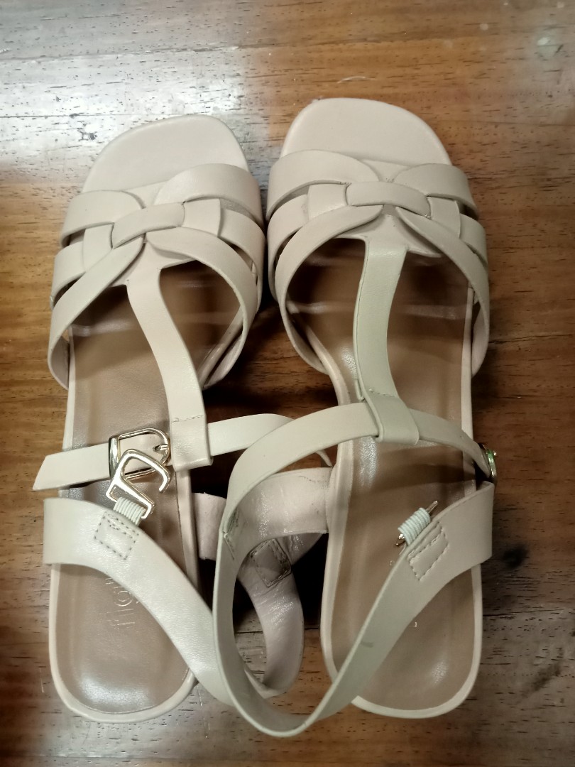 Figlia Sandal, Women's Fashion, Footwear, Sandals on Carousell