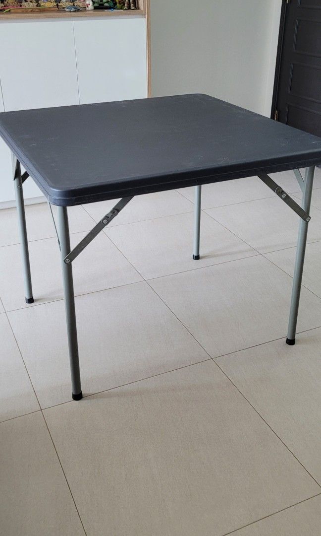 Foldable Square Table (Category: Coffee & Tea Tableware) located in Singapore. Submitted by horizon (Listing ID 1258438389, Image 1). Description: 86 cm x 86cm x 74 cm.