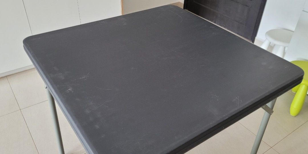 Foldable Square Table (Category: Coffee & Tea Tableware) located in Singapore. Submitted by horizon (Listing ID 1258438389, Image 3). Description: 86 cm x 86cm x 74 cm.