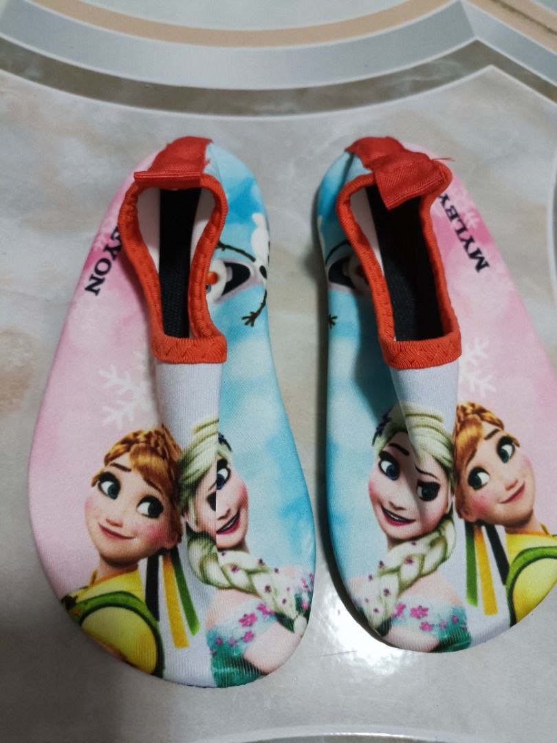 Frozen beach shoes shop