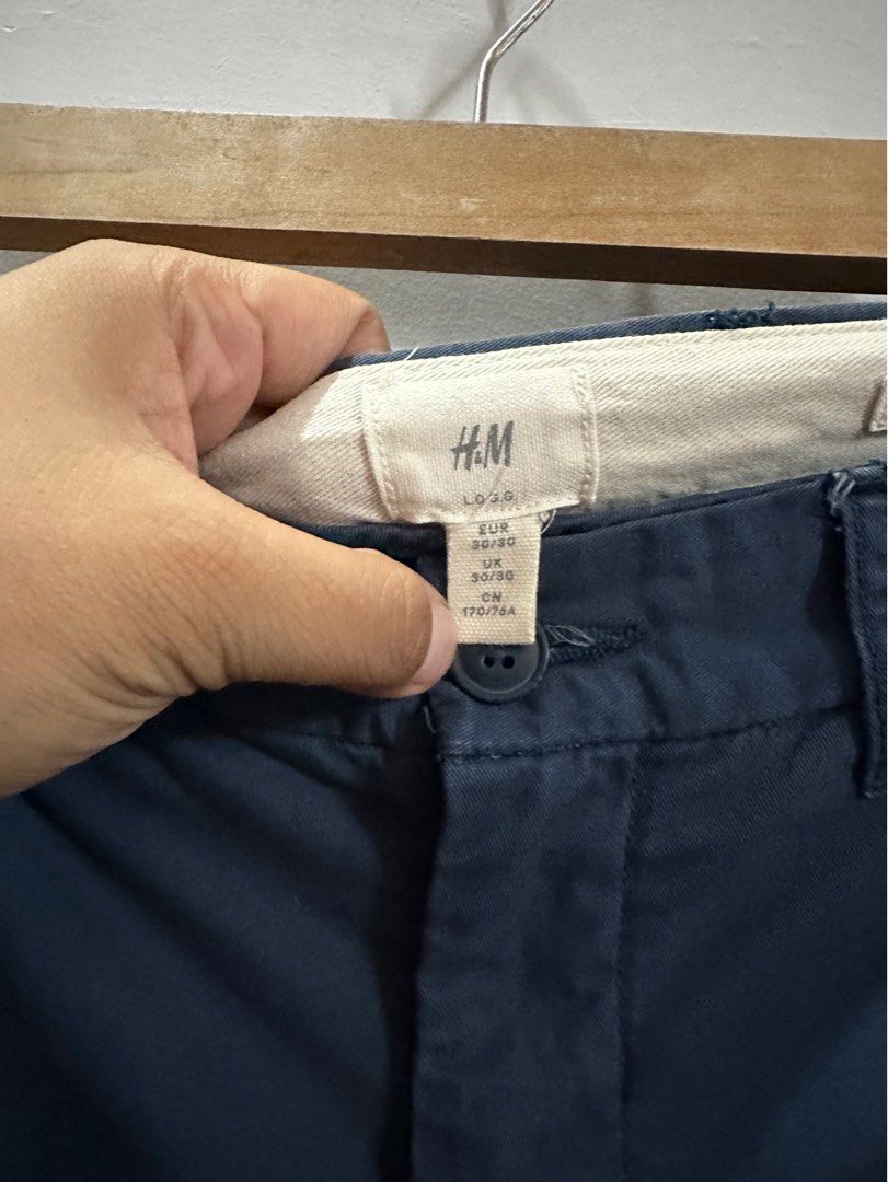 H M chinos Men s Fashion Bottoms Chinos on Carousell