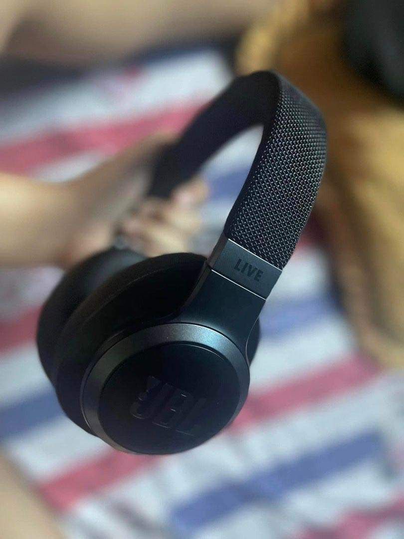 Jbl live 500bt hotsell vs jbl live 400bt