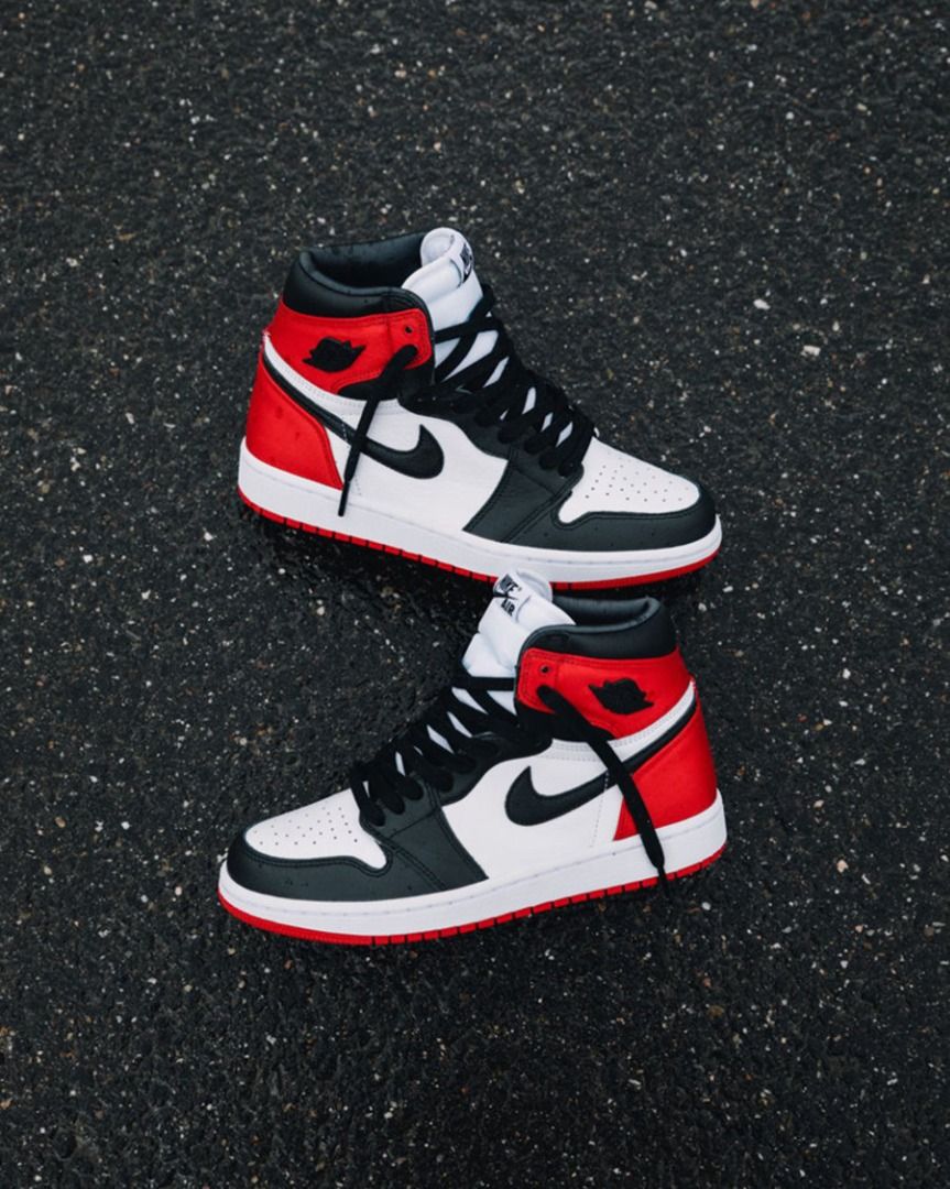Nike air jordan 1 retro high og satin black toe clearance