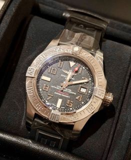 LNIB Breitling Avenger 2 Seawolf A17331 45MM