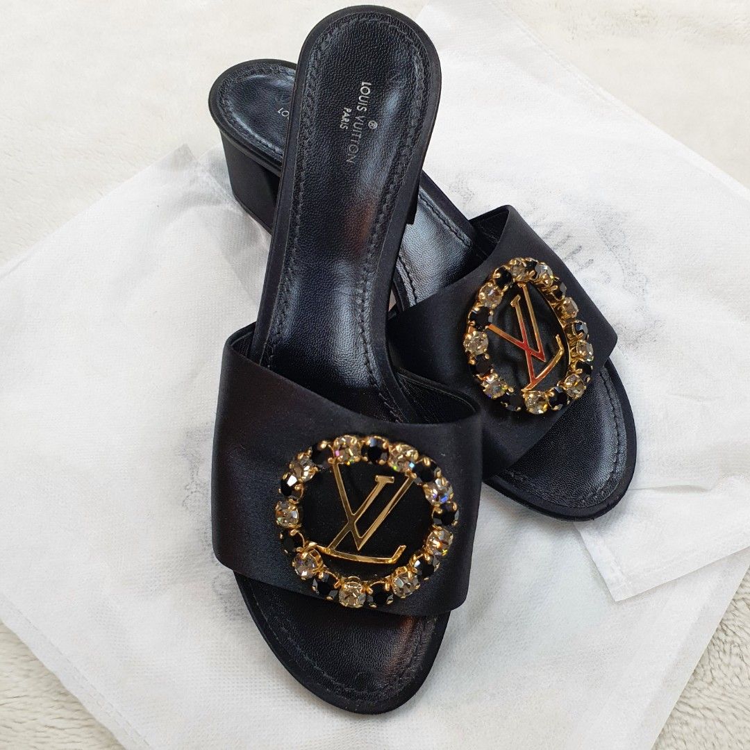 LOUIS VUITTON Paseo Flat Comfort Sandal Black. Size 37.5