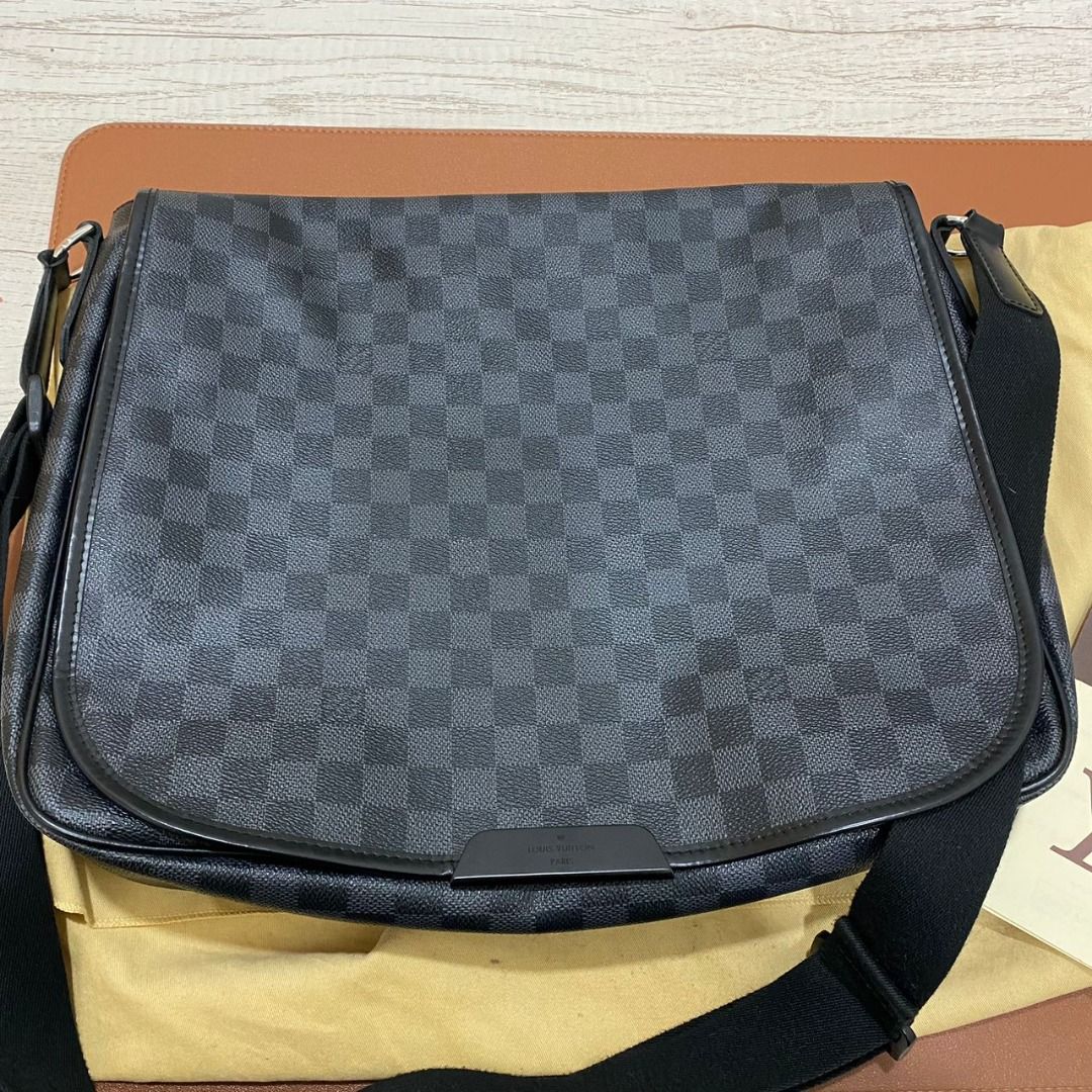 Louis Vuitton Damier Graphite Canvas Daniel GM Messenger Bag Louis Vuitton