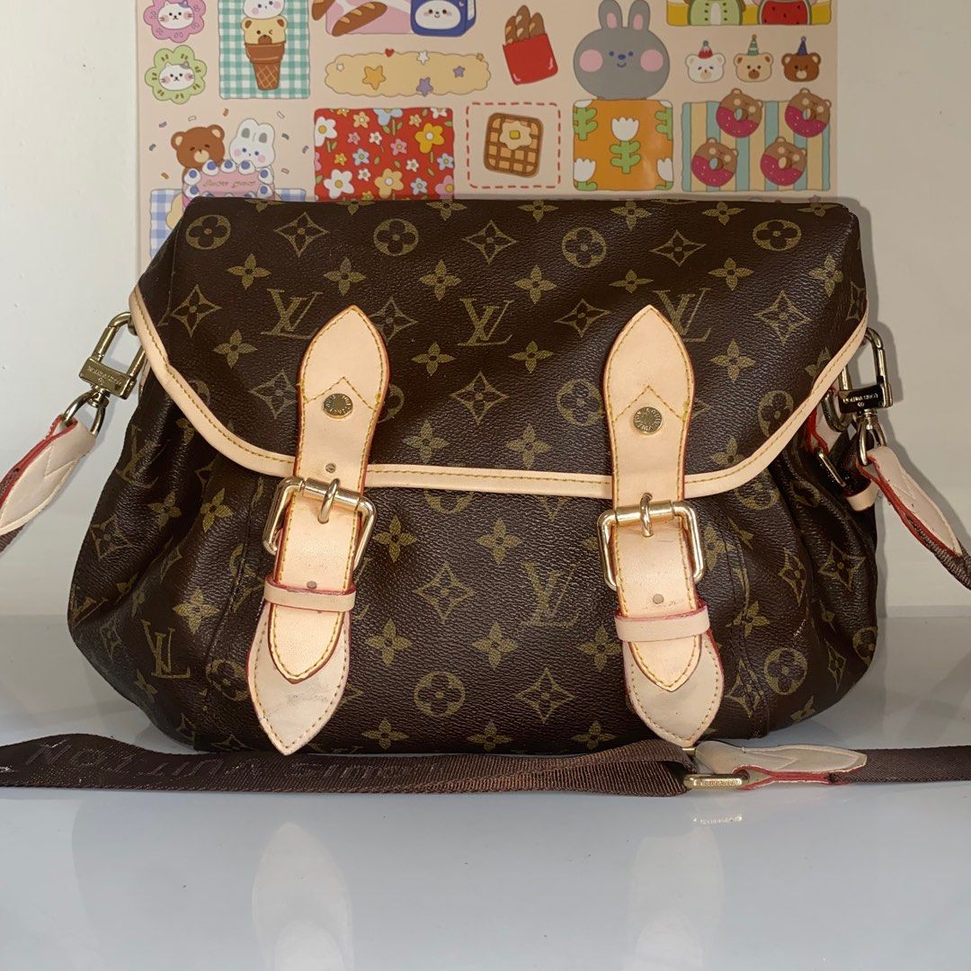 Louis Vuitton (LV) Mono White Sling Bag (premium quality), Women's Fashion,  Bags & Wallets, Shoulder Bags on Carousell