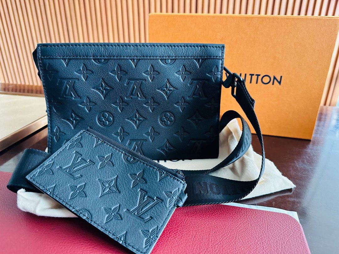 Loving my mint green S Lock Vertical Wearable wallet : r/Louisvuitton