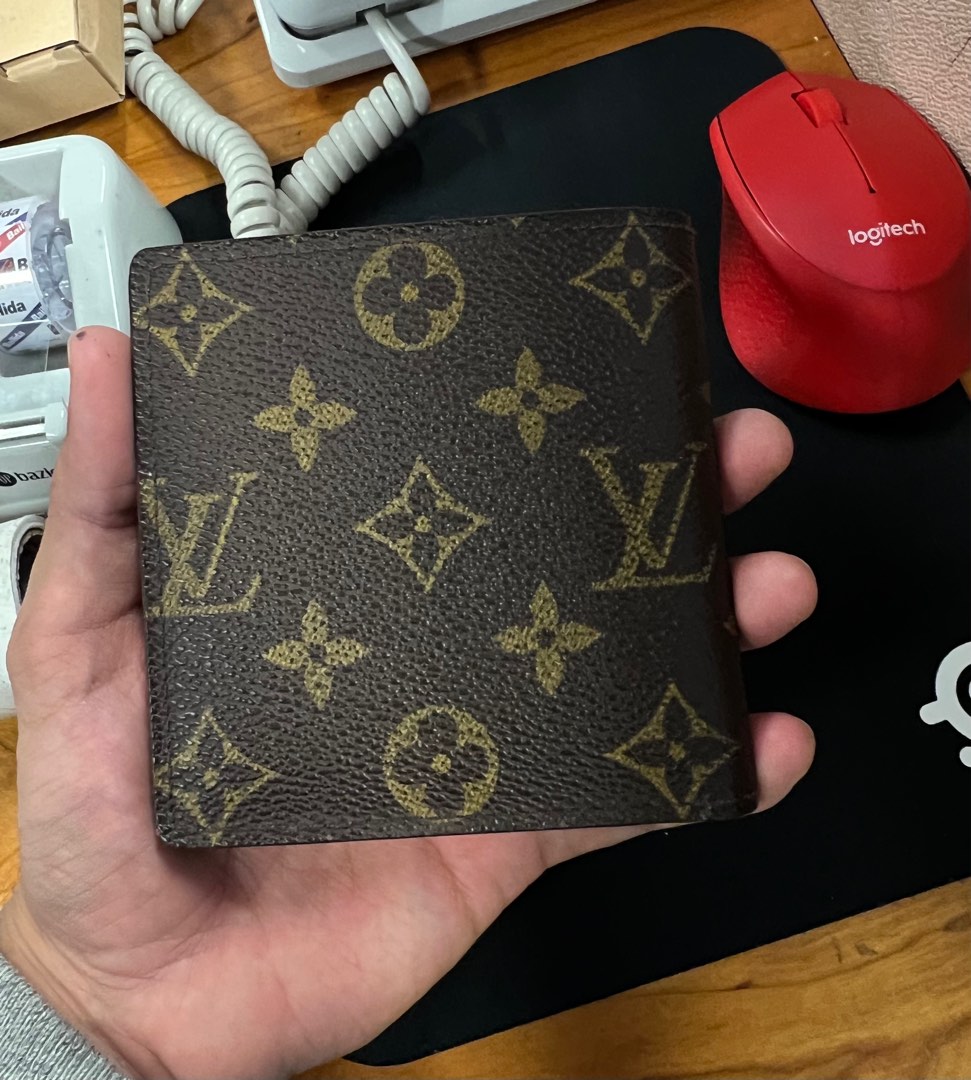 LV Wallet Men 100% authentic, Women's Fashion, Bags & Wallets, Purses &  Pouches on Carousell