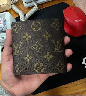 LV small wallet button, Women's Fashion, Bags & Wallets, Purses & Pouches  on Carousell