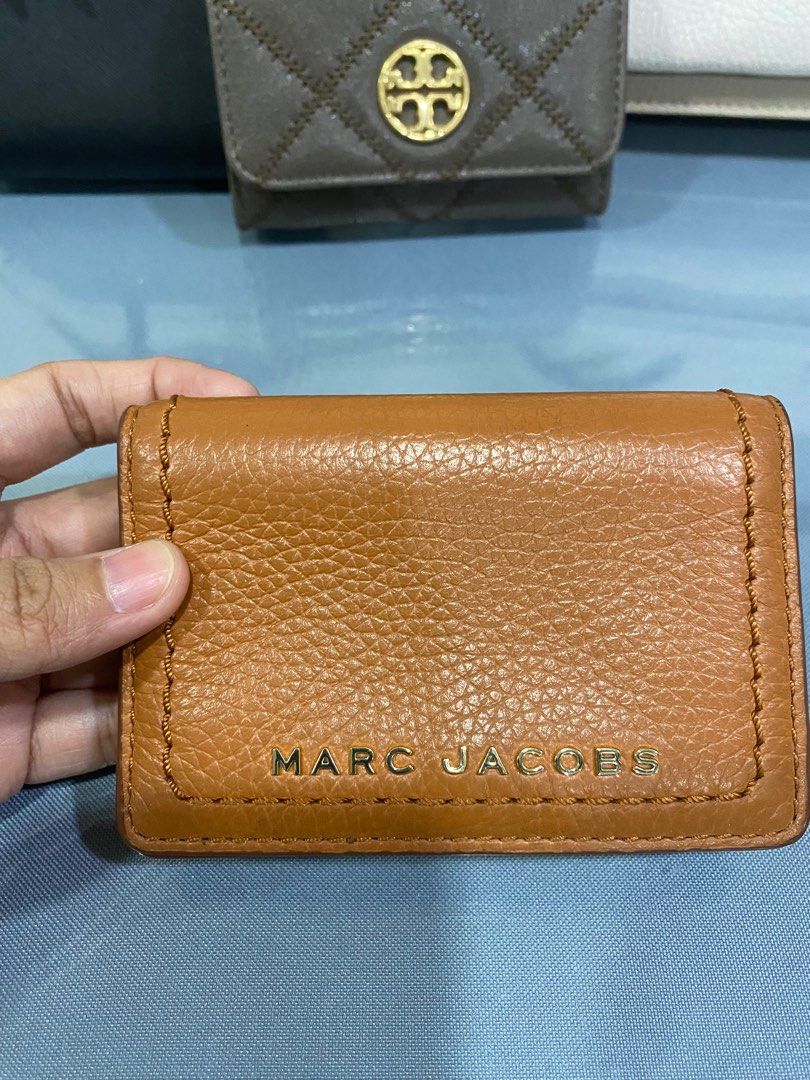 Marc Jacobs Card Holder (Category: Luxury Bags & Wallets) located in Manila. Submitted by prelovedbysammm (Listing ID 1258445959, Image 3). Description: 💯 guaranteed original. Payment first before shipping. Actual photos are posted. Delivery fee to be shouldered by the buyer. Message me if interested. 😊.