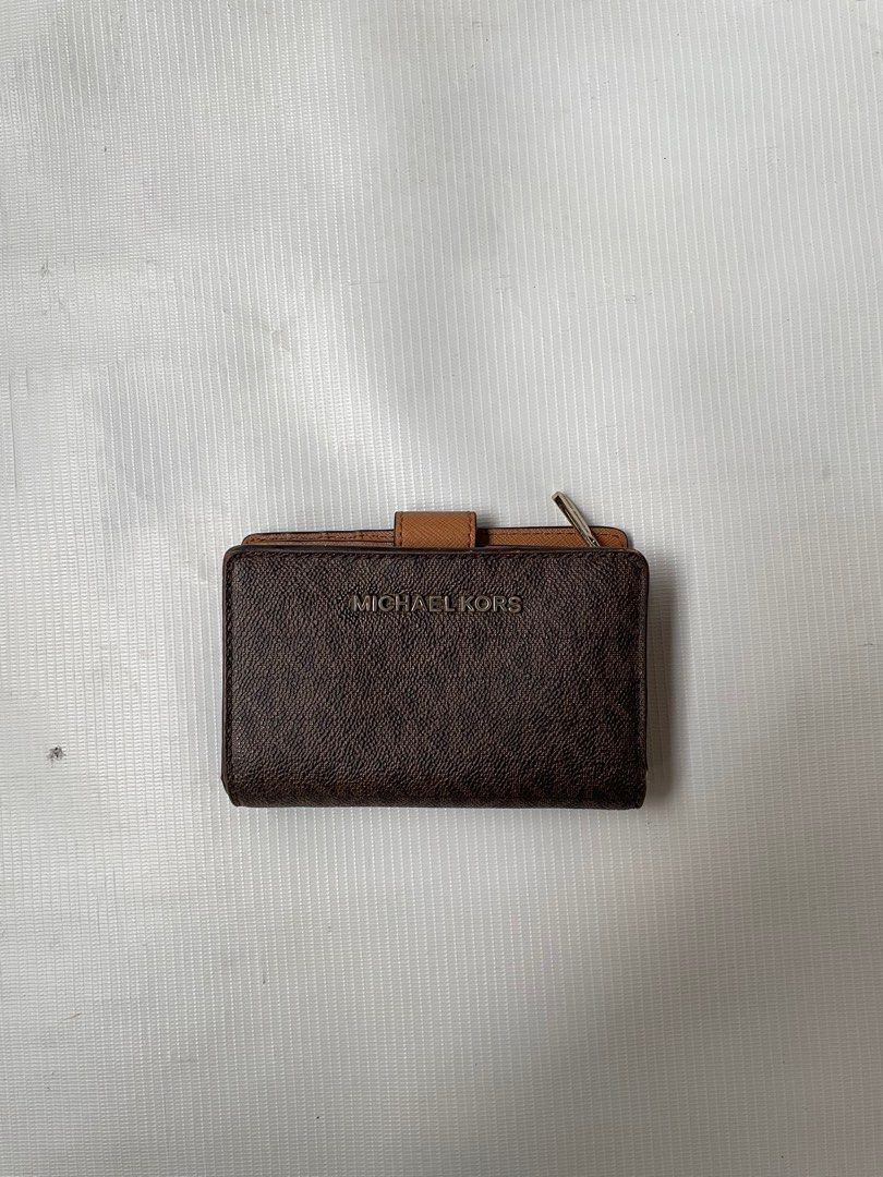 Michael Kors Jet set Small signature logo zip (Category: Wallets & Card holders) located in Quezon City. Submitted by Prive_Online (Listing ID 1258408229, Image 1). Description: WTS! - Michael Kors Jet set Small signature logo zip Authentic/Legit Excellent condition No issues or what Need cleaning lang since nakatambak nalang item - 2,500 + Shipping - Loc: Q.C Dm .