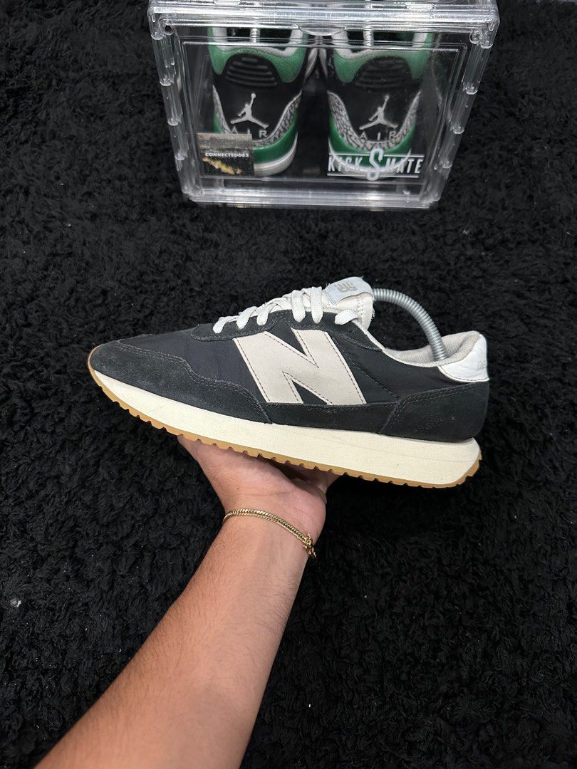 New Balance 237 (Category: Sneakers) located in Davao. Submitted by connected082 (Listing ID 1258517889, Image 2). Description: Size 8.5us / 26.5cm Excellent condition .