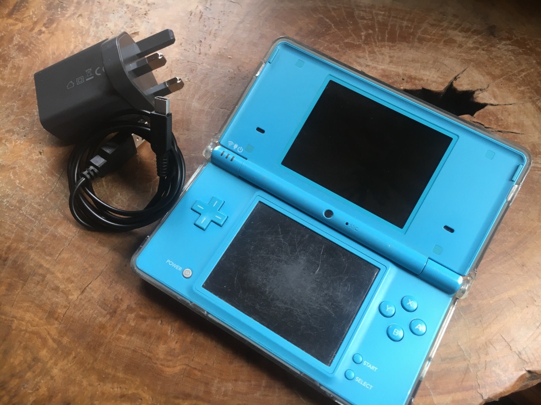 Nintendo DSi Blue Korean Edition DS with camera, Video Gaming, Video