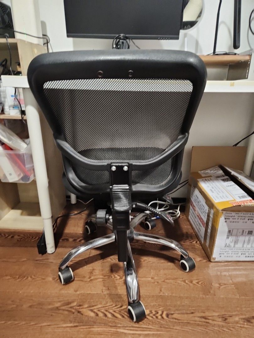 Swinging desk chair online