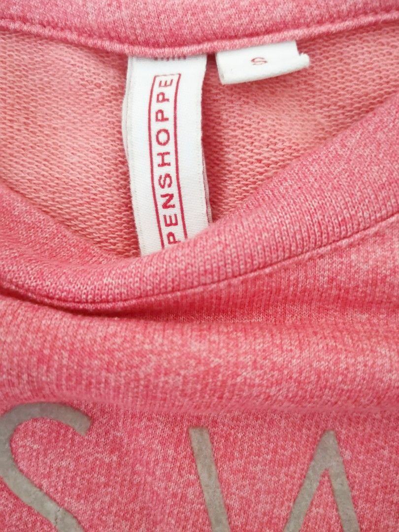 Penshoppe Pink Sweatshirt (Category: Longsleeves) located in Davao. Submitted by allthatstuff (Listing ID 1258478804, Image 3). Description: L 23.5 inches W 18 inches (armpit to armpit) Sleeve length 23.5 inches Payment plus SF if delivery.