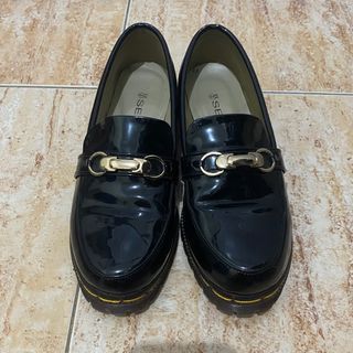 Preloved Louis Vuitton Gloria Flat Loafer sz 37 (box) IDR 7.5jt