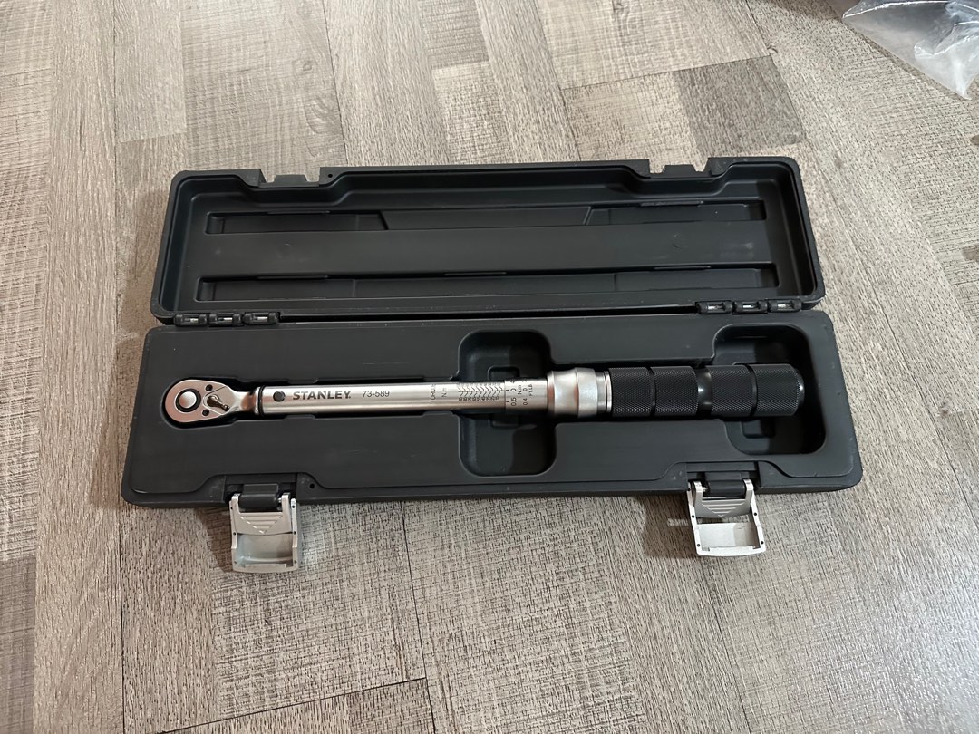 Stanley Torque Wrench 20100NM 1/2 Drive, Furniture & Home Living, Home Improvement