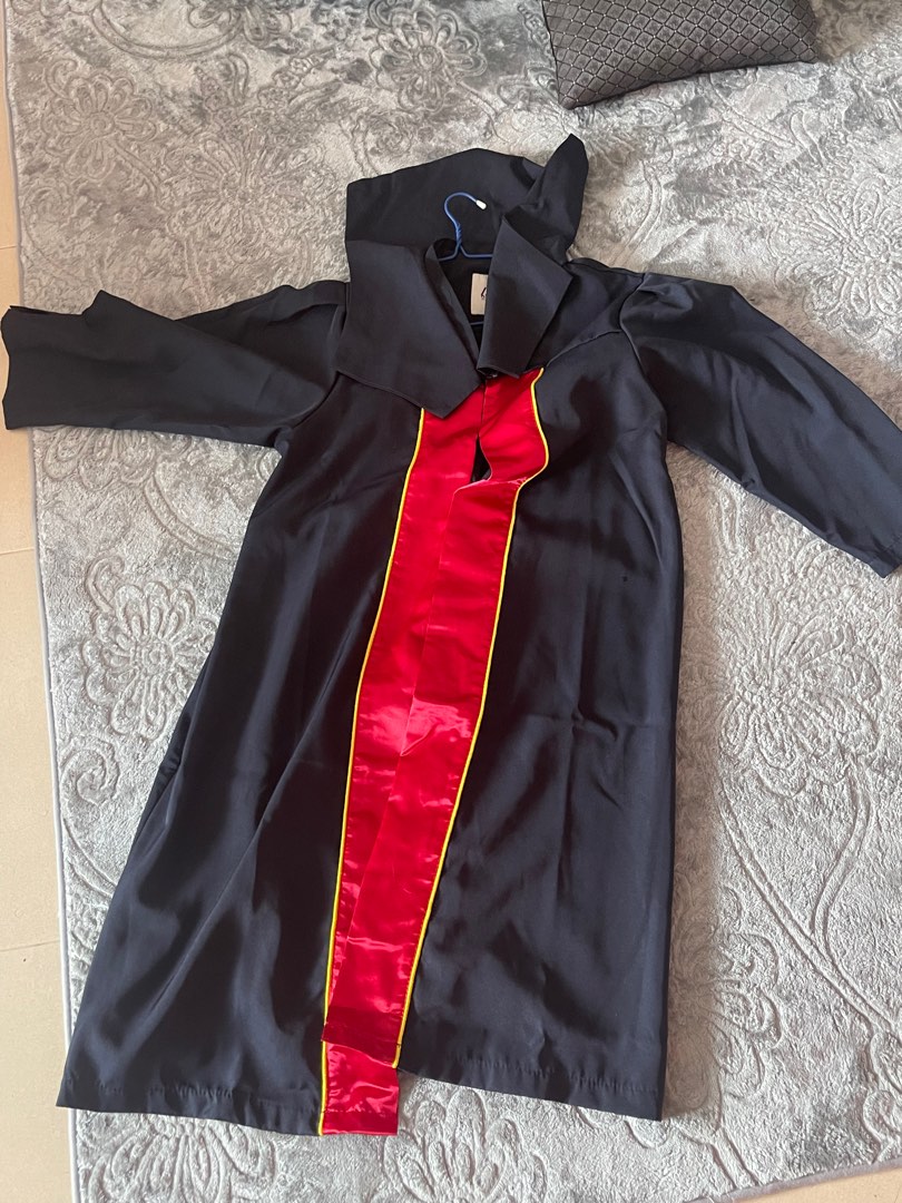 Temasek Poly graduation gown, Men's Fashion, Tops & Sets, Formal Shirts ...