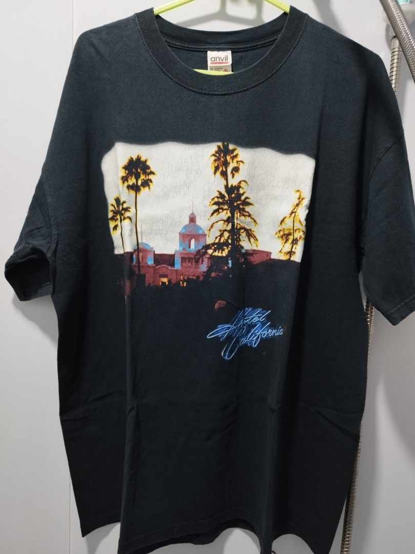The Eagles (Category: Activewear) located in Quezon City. Submitted by panicbuyer461 (Listing ID 1258541064, Image 2). Description: The Eagles Hotel California tour 2002 23x29 Xl on Anvil Red bar no flaws.