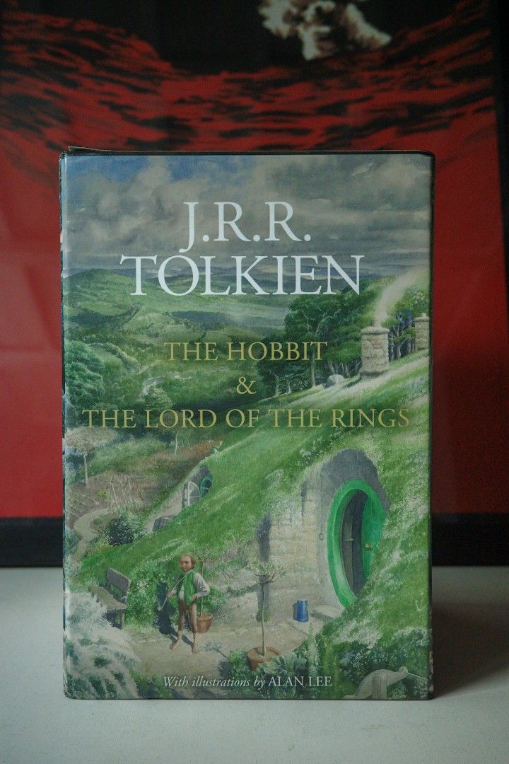 The Hobbit & The Lord of the Rings Illustrated Box Set, Hobbies & Toys ...