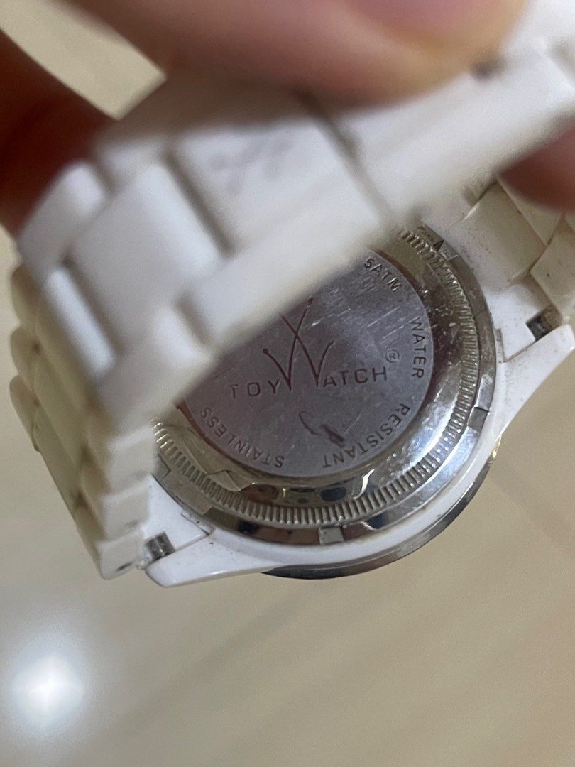 Toy Watch (Category: Women's Watches) located in Paranaque City. Submitted by djalian (Listing ID 1258408415, Image 3). Description: Battery needs replacing. One stone missing.