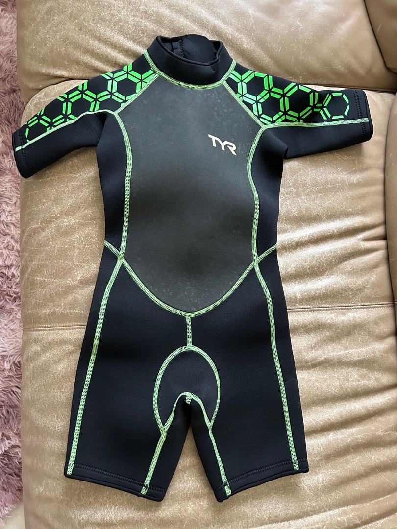 TYR children thermal wetsuit size 6, Sports Equipment, Sports & Games