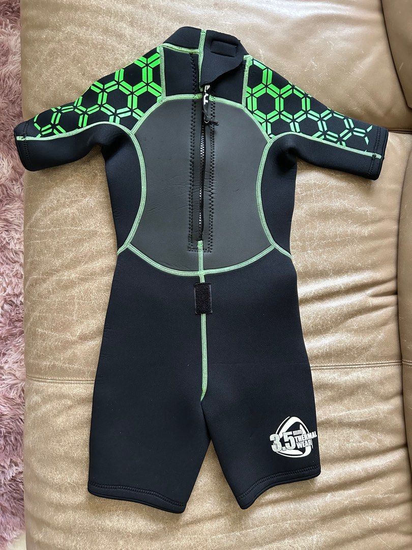TYR children thermal wetsuit size 6, Sports Equipment, Sports & Games
