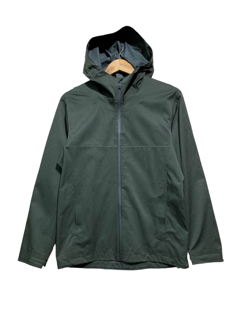 UNIQLO BLOCKTECH JACKETS Men s Fashion Coats Jackets and