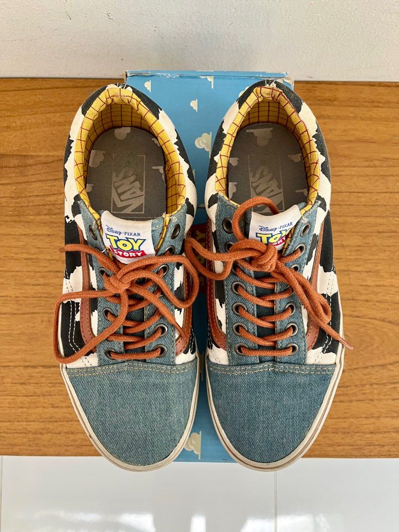 Harga vans toy deals story di indonesia