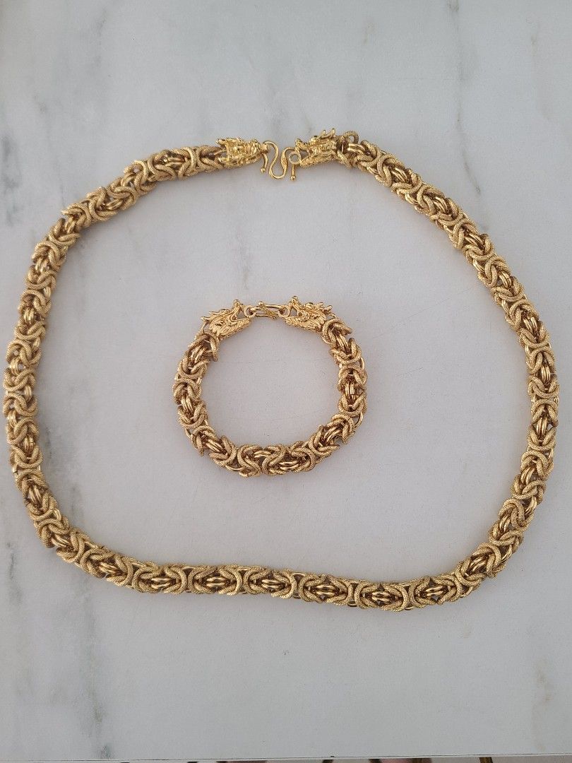 Gold necklace and bracelet shop