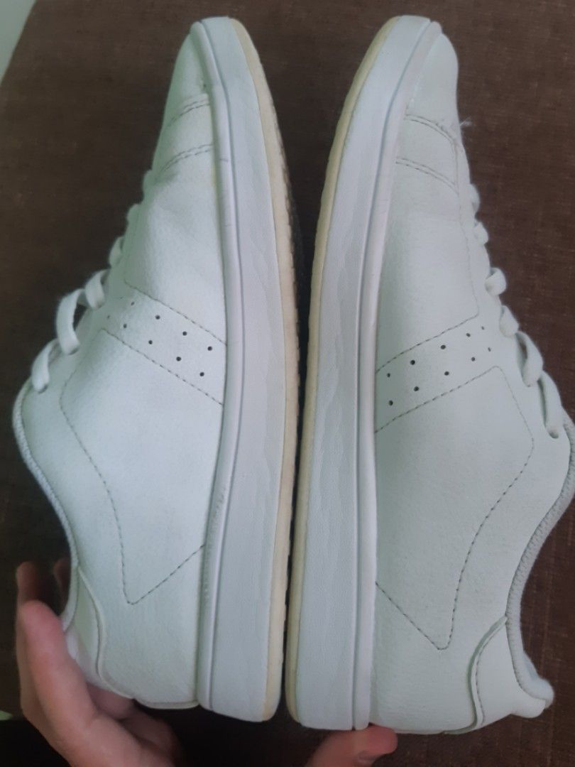 White Sneaker 361° Brand Super Lightweight (Category: Sneakers) located in Binan City. Submitted by prelovedwelloved (Listing ID 1258383394, Image 2). Description: 24cm fit to Size 7 Women Super Lightweight Excellent Condition With minimal drag.
