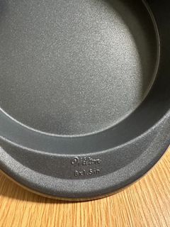 WILTON Round baking pan (Diameter-8 inches, Depth-1.5 inches)