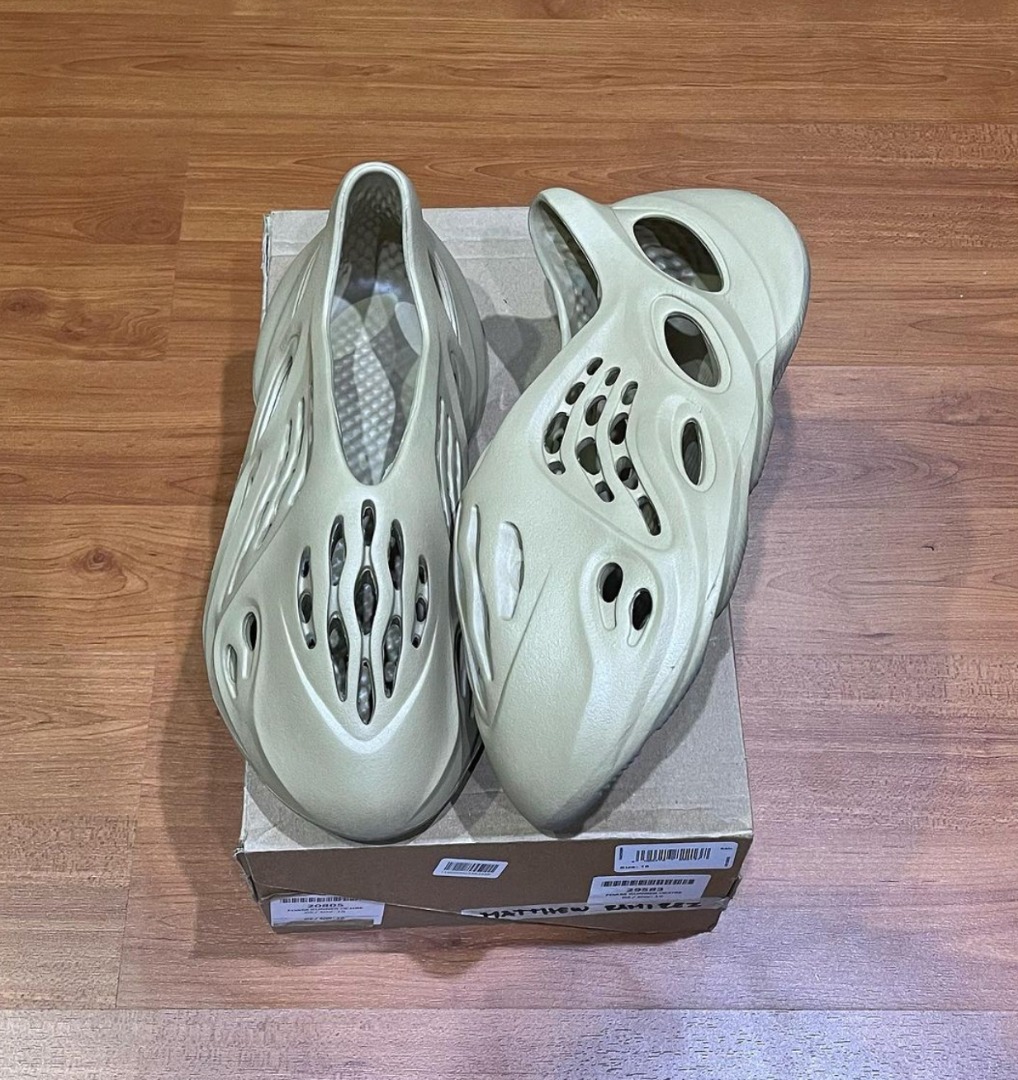 yeezy ochre foam runner
