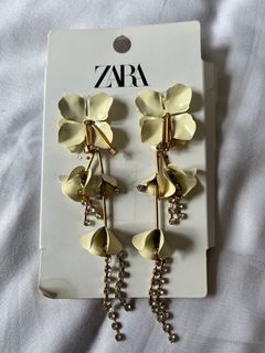 Zara White Flower Drop Earrings