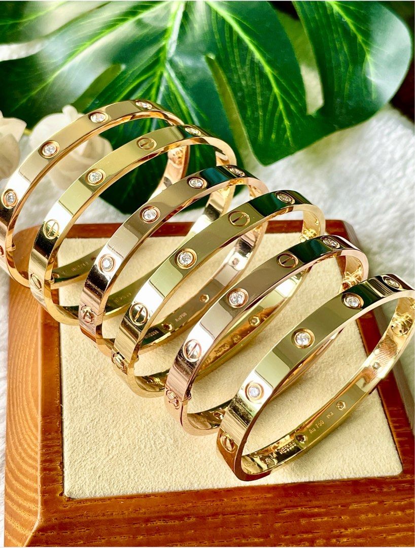 Gold hotsell bracelet love