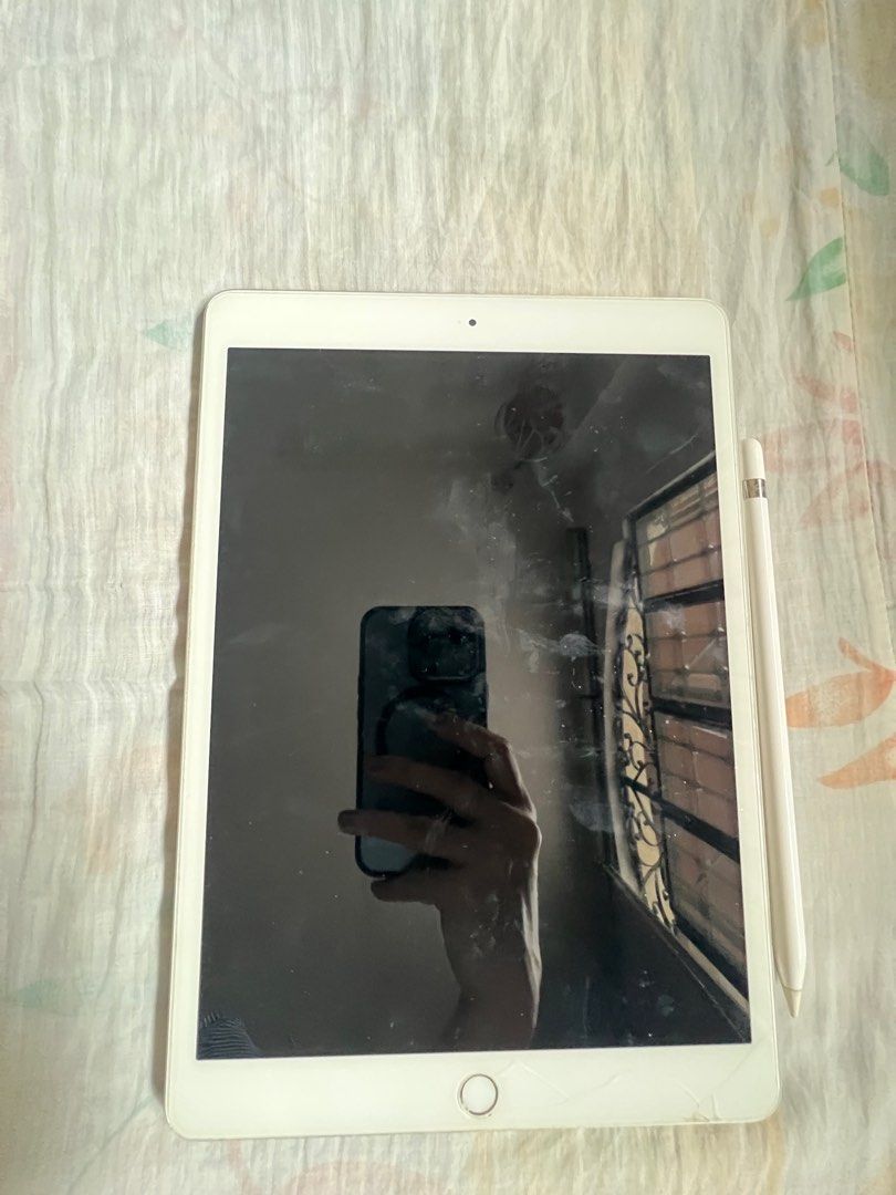 7th Gen w/ Apple Pencil (Category: iPad) located in Paranaque City. Submitted by abcmnda1230 (Listing ID 1258582311, Image 3). Description: iPad 7th gen. Well-taken cared of. Looks brand new. No scratches .