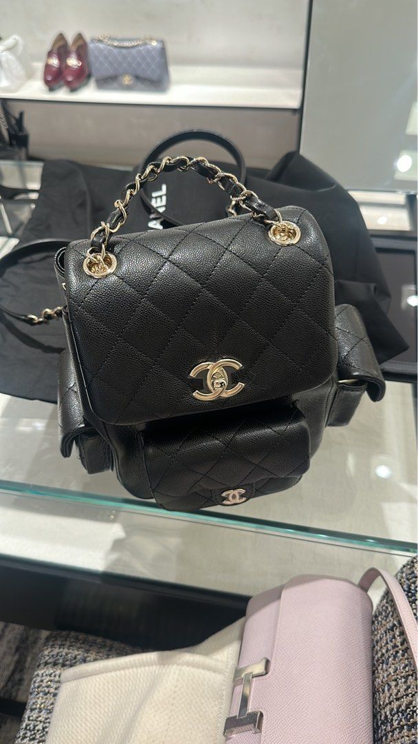 全場最平Chanel 23K duma Medium backpack Caviar with gold hardware