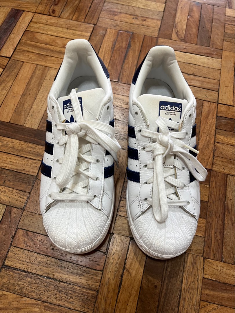 Adidas superstar navy deals blue stripes