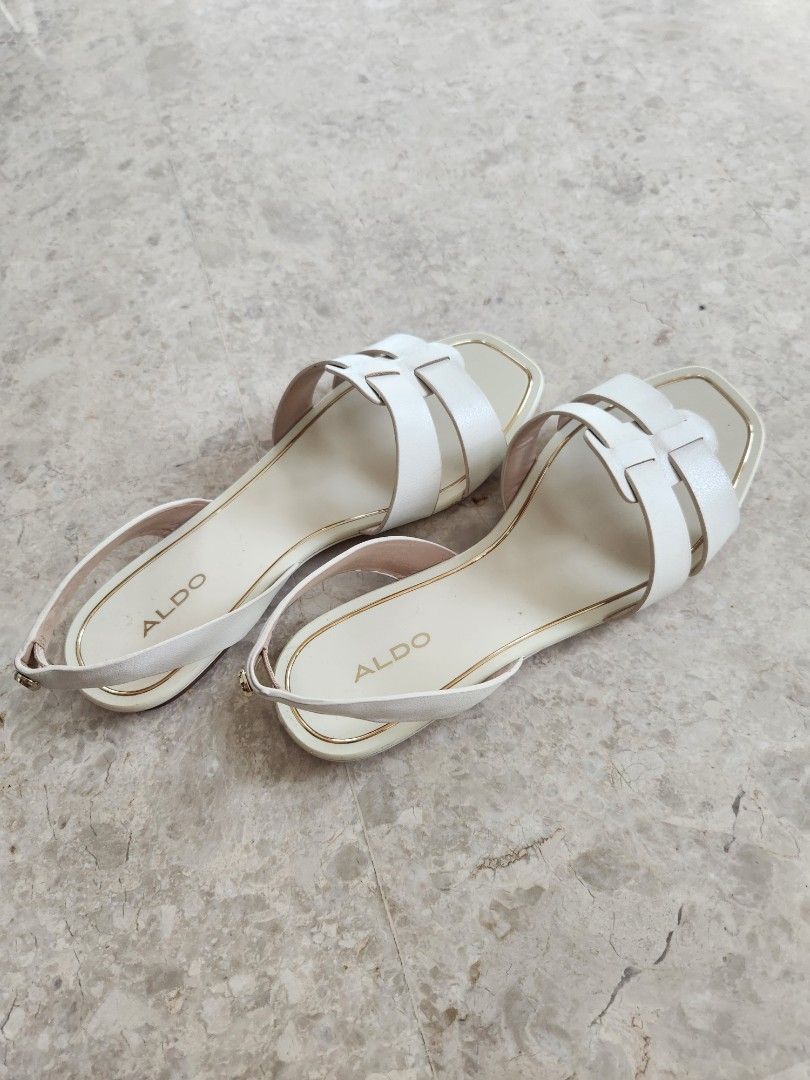 Aldo hotsell white flats