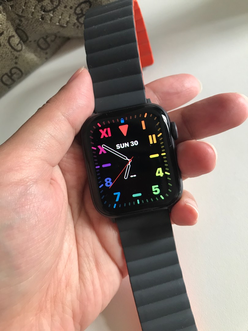 Apple watch series 4 nike colors deals