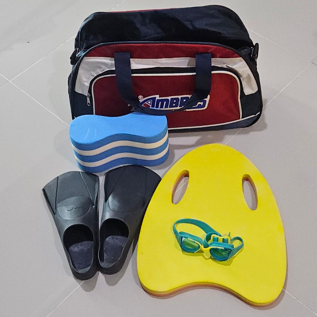 Assorted swimming equipment Decathlon nabaiji short fin Pull